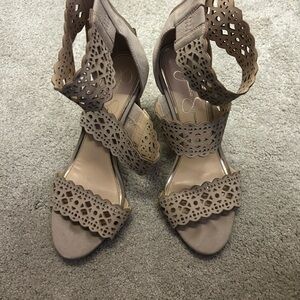 Jessica Simpson tan 3 strap heels